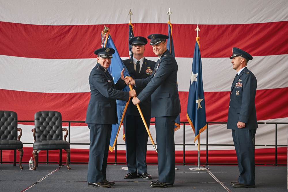 19th Airlift Wing welcomes new commander