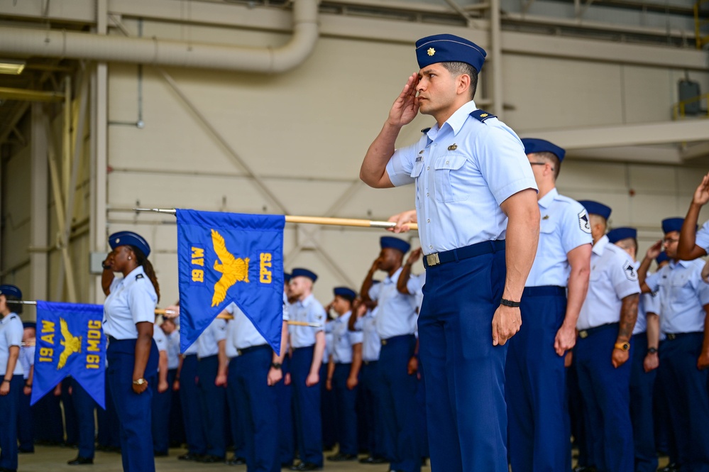 19th Airlift Wing welcomes new commander