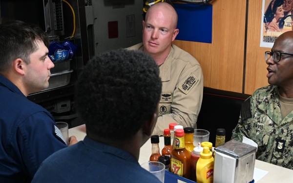 FLTCM Don Davis visits USS Alexandria