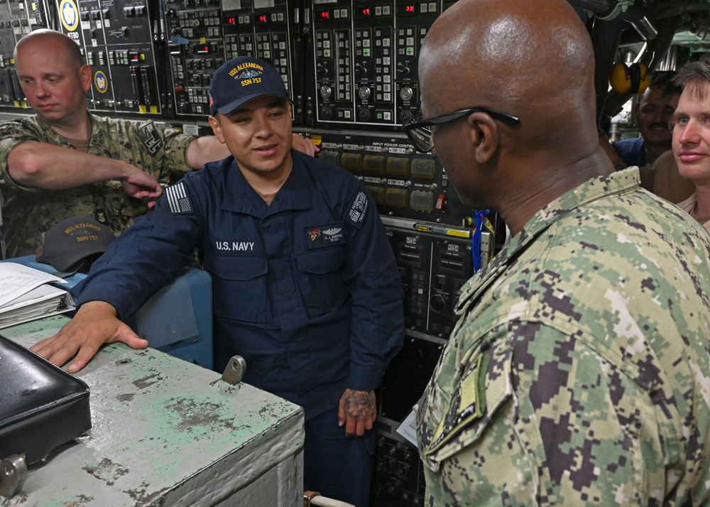 FLTCM Don Davis visits USS Alexandria