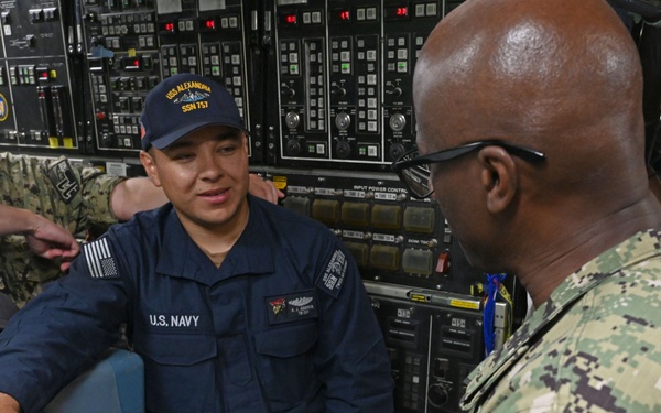 FLTCM Don Davis visits USS Alexandria