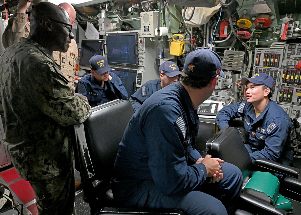 FLTCM Don Davis visits USS Alexandria