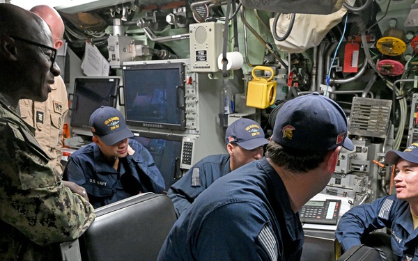 FLTCM Don Davis visits USS Alexandria