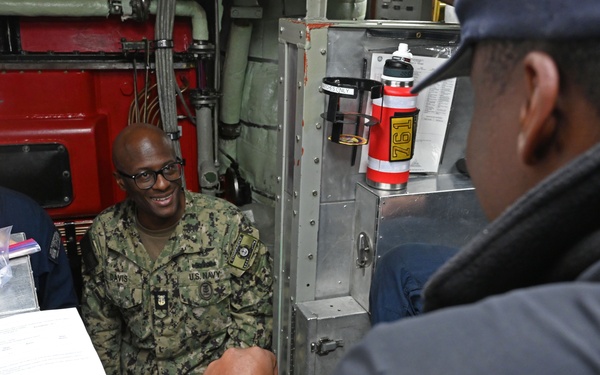 FLTCM Don Davis visits USS Alexandria