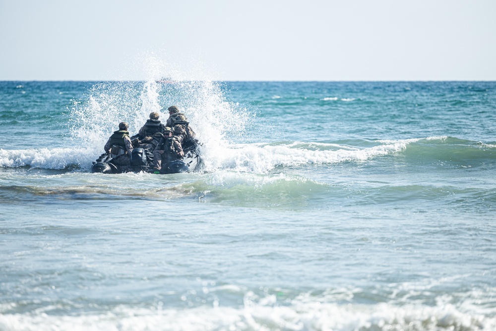V31 conducts EOTG Boat Raid Course