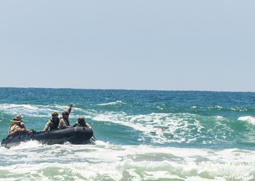 V31 conducts EOTG Boat Raid Course