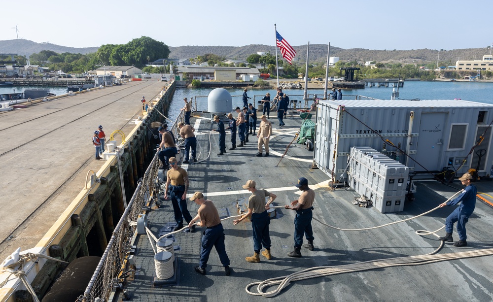 Cole Departs Guantanamo Bay Following Port Visit