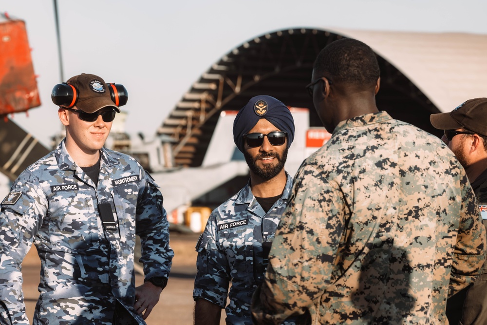 MRF-D 25.3: U.S. Marines use TAGRS to refuel Australian helicopter for the first time