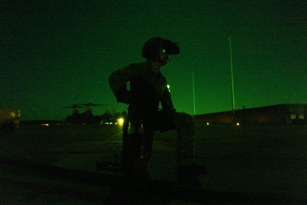 MRF-D 25.3: U.S. Marines use TAGRS to refuel Australian helicopter for the first time