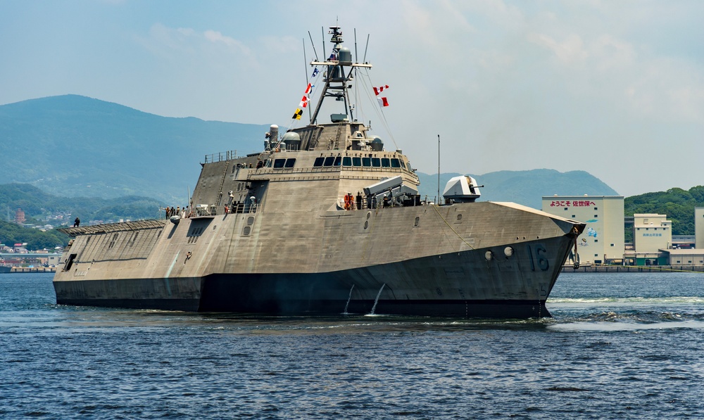USS Tulsa Visits CFAS