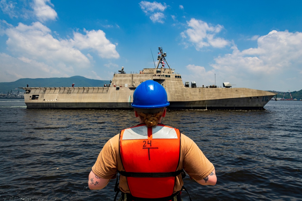 USS Tulsa Visits CFAS