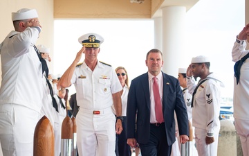 NAVEUR-NAVAF and C6F host U.S. Ambassador to Italy and San Marino