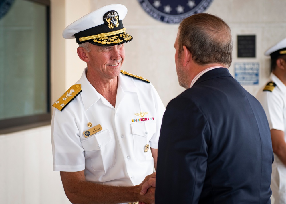 NAVEUR-NAVAF and C6F host U.S. Ambassador to Italy and San Marino