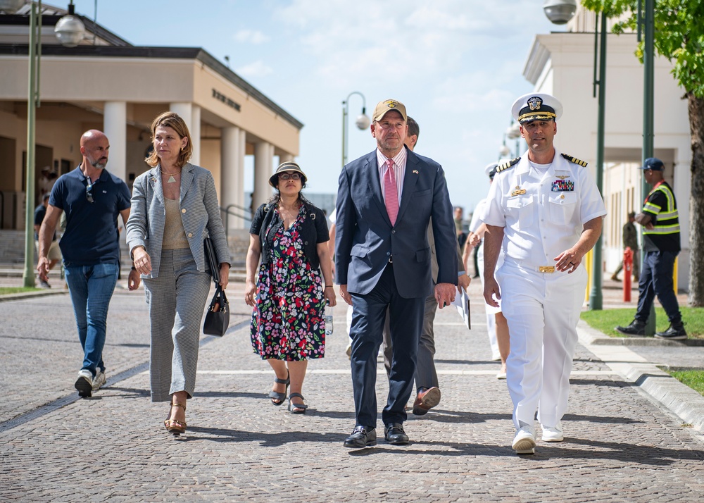 NAVEUR-NAVAF and C6F host U.S. Ambassador to Italy and San Marino