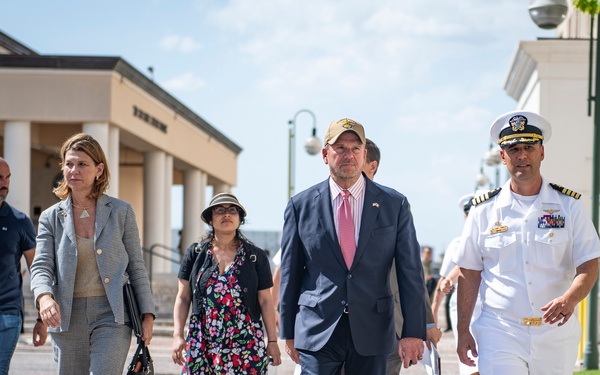 NAVEUR-NAVAF and C6F host U.S. Ambassador to Italy and San Marino