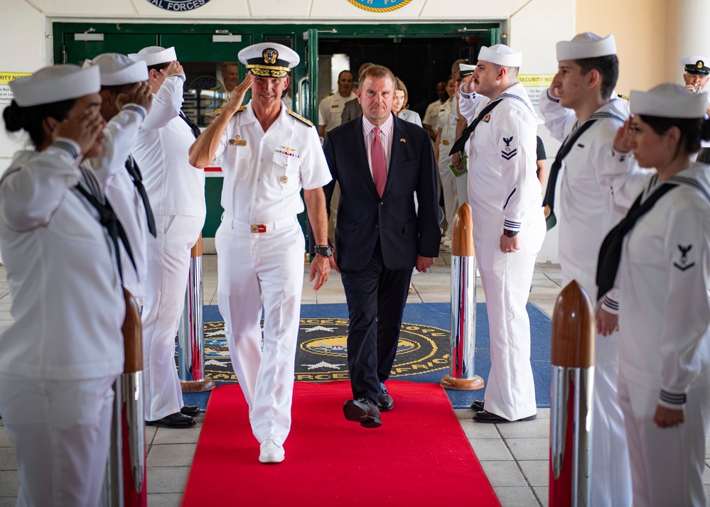 NAVEUR-NAVAF and C6F host U.S. Ambassador to Italy and San Marino