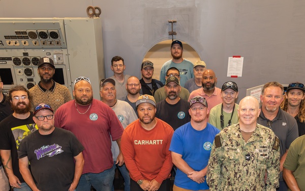 NNSY Shipyard Commander Celebrates Team for Contributions to New Apprentice Mockup