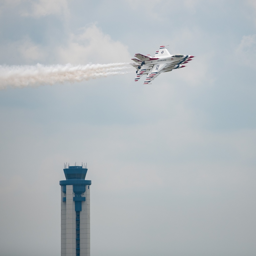 Thunderbirds arrive in Fort Wayne for 2025 air show