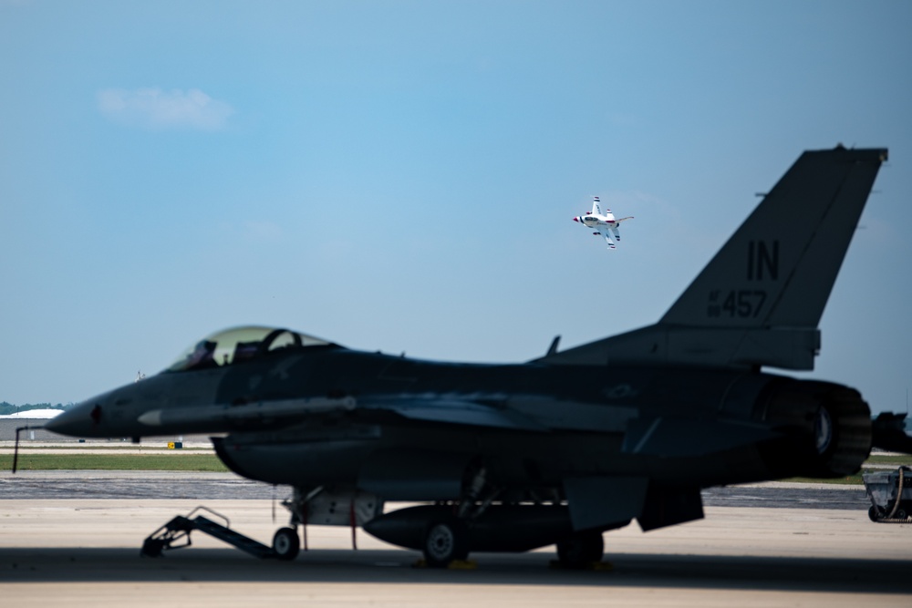 Thunderbirds arrive in Fort Wayne for 2025 air show