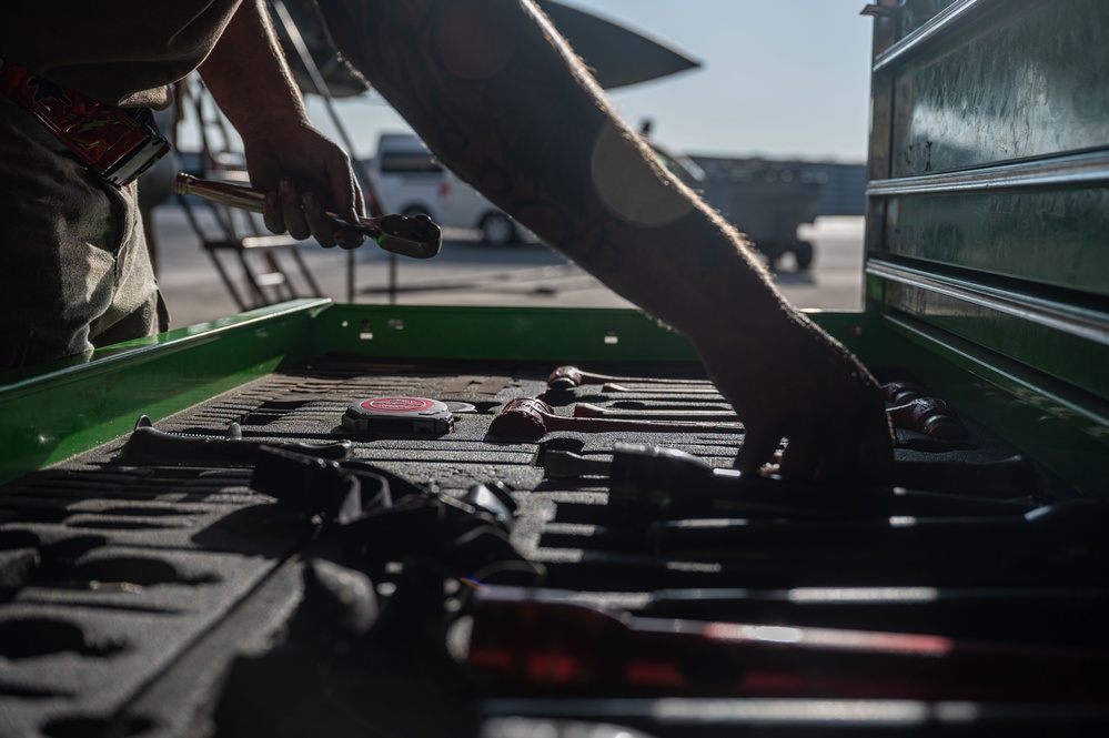 389th Expeditionary Fighter Generation Squadron performs phase maintenance