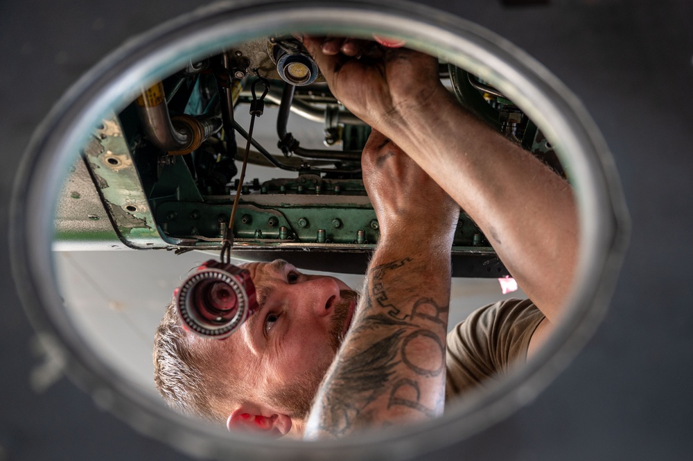 389th Expeditionary Fighter Generation Squadron performs phase maintenance