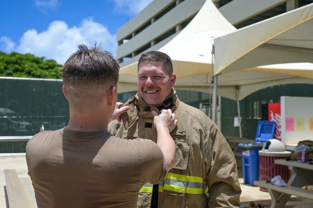 165th Airlift Wing firefighters conduct water survival training in Hawaii