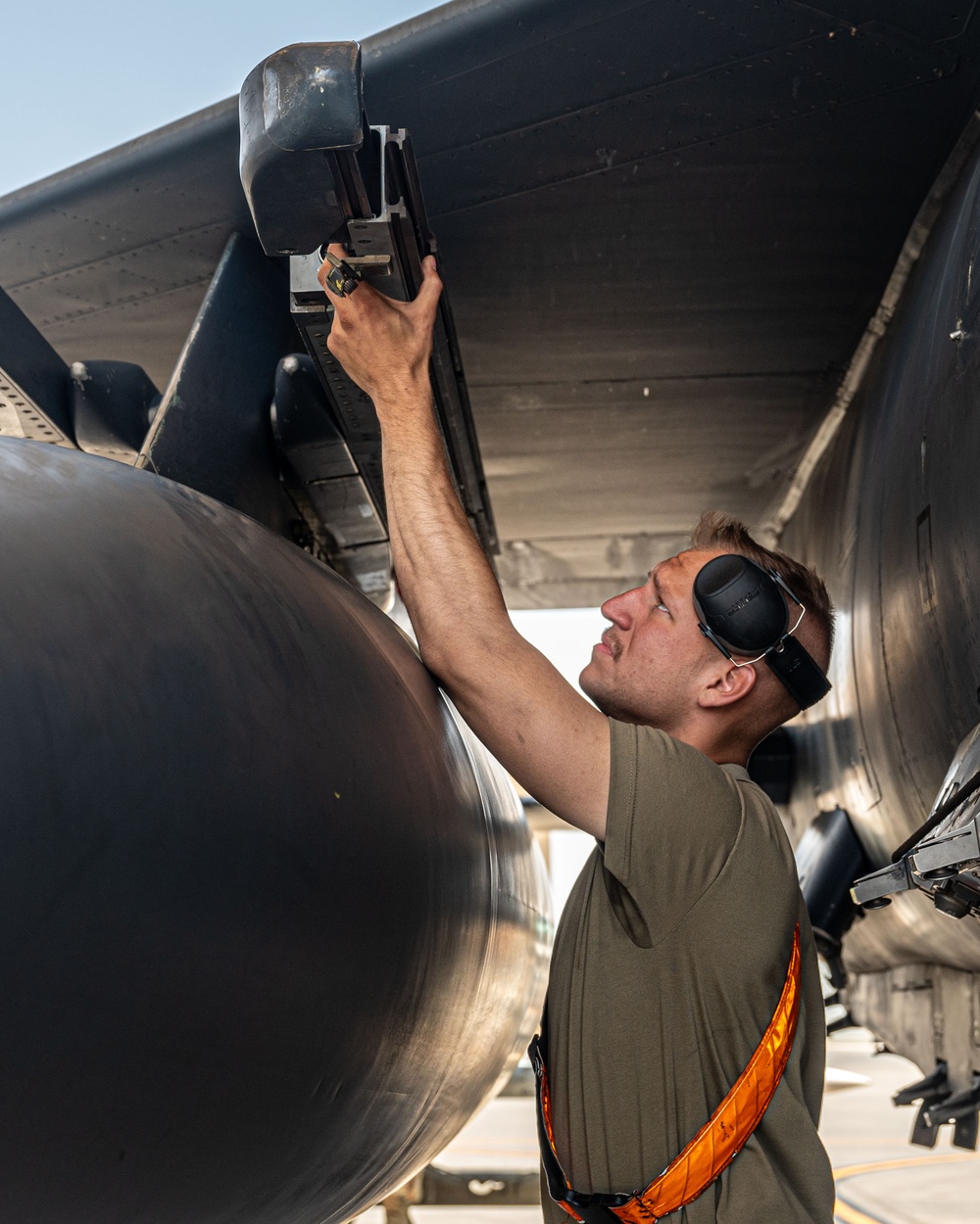 391st Expeditionary Fighter Generation Squadron conducts weapons load