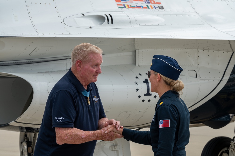 Medal of Honor recipient Sammy Lee Davis meets Thunderbirds