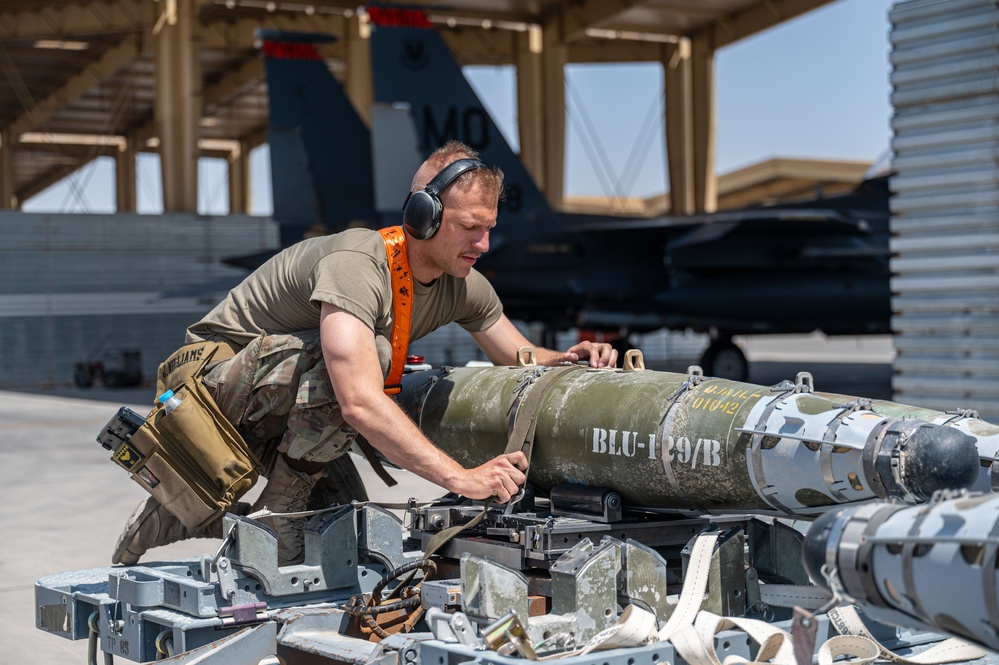 391st Expeditionary Fighter Generation Squadron conducts weapons load