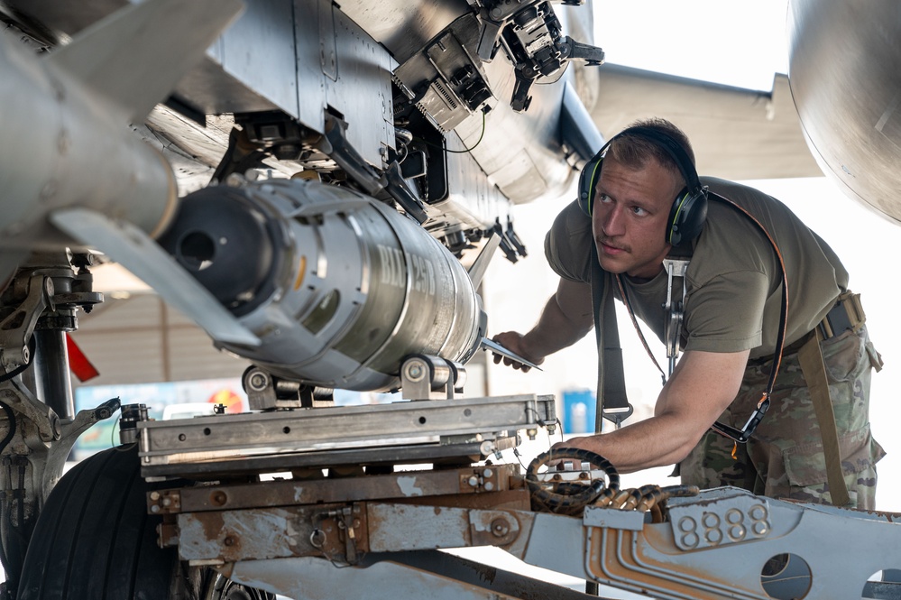 391st Expeditionary Fighter Generation Squadron conducts weapons load