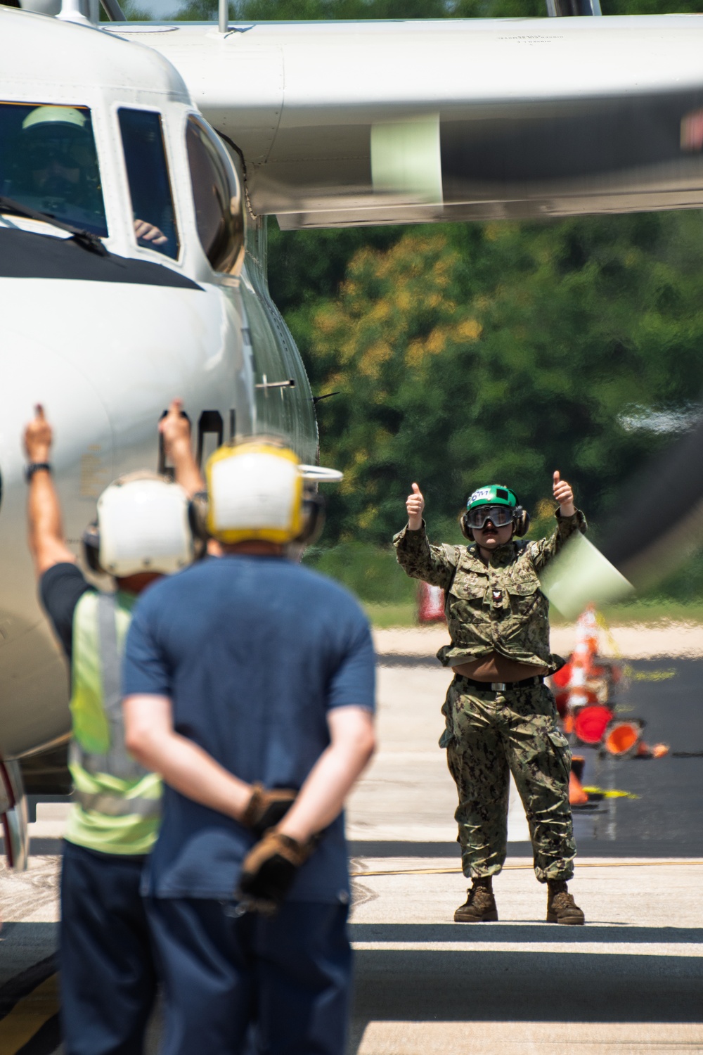 Sailors and contractors prep aircraft for launch