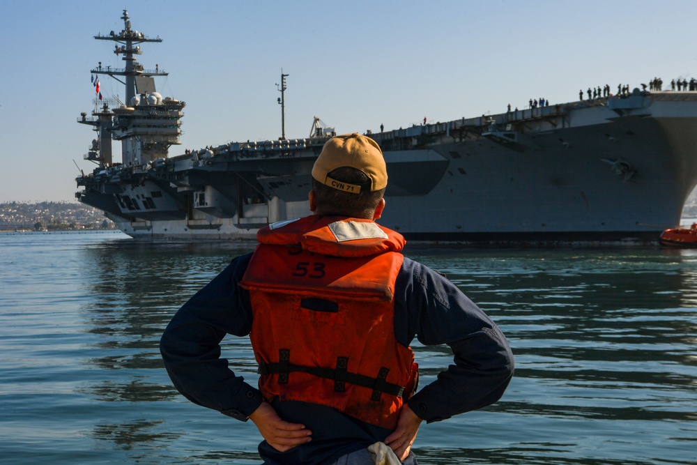 USS Abraham Lincoln Returns from Underway