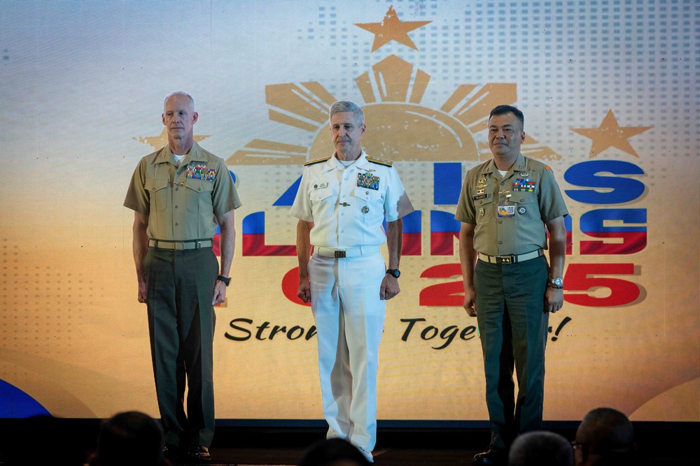 COMPACFLT Delivers Remarks at PALS in Manila, Philippines