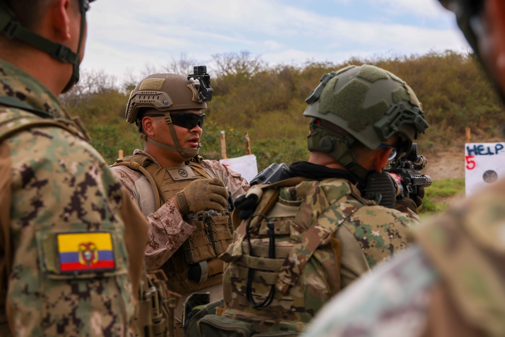 SMEE Between Marines and Ecuadorian Marine Infantry