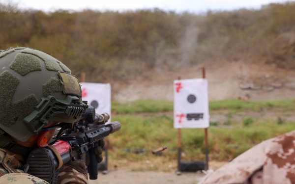 SMEE Between Marines and Ecuadorian Marine Infantry