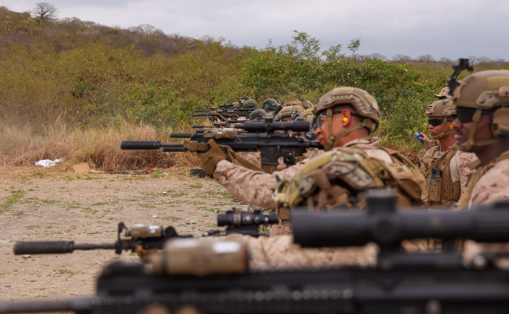 SMEE Between Marines and Ecuadorian Marine Infantry