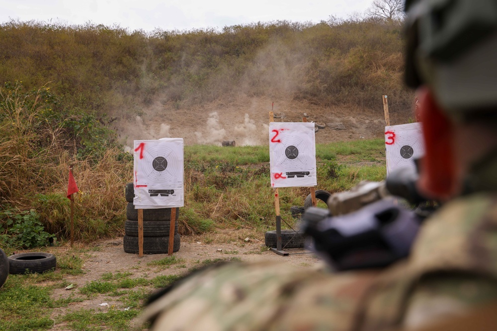 SMEE Between Marines and Ecuadorian Marine Infantry