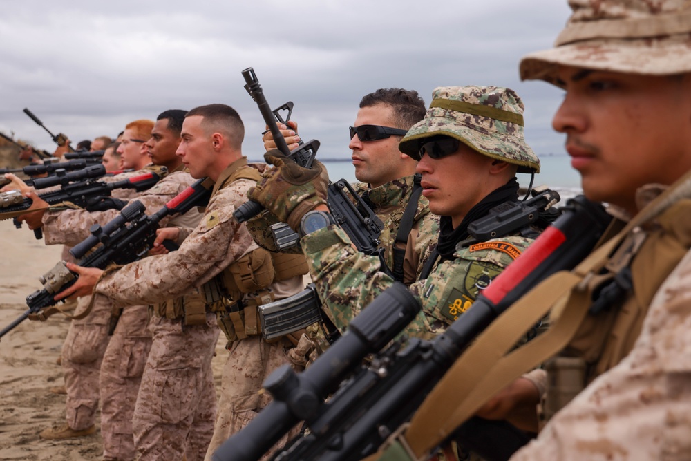 SMEE Between Marines and Ecuadorian Marine Infantry