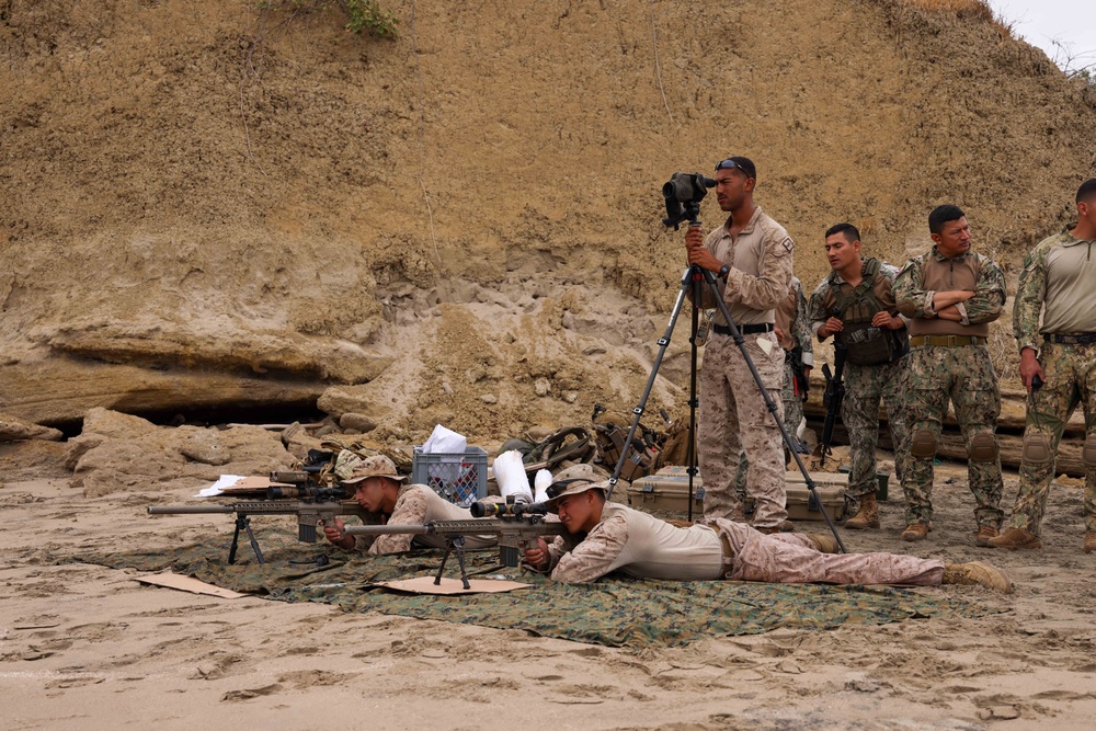 SMEE Between Marines and Ecuadorian Marine Infantry