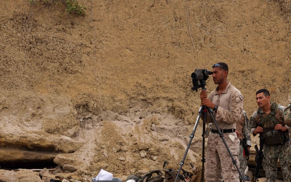 SMEE Between Marines and Ecuadorian Marine Infantry