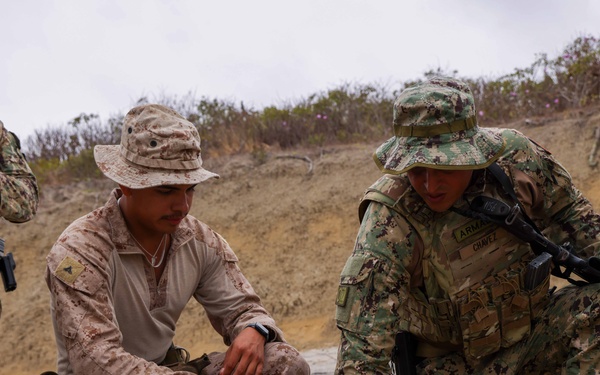 SMEE Between Marines and Ecuadorian Marine Infantry