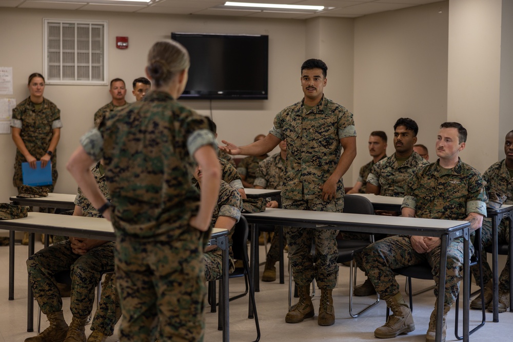 2nd MLG Commanding General Visits MCAS Beaufort
