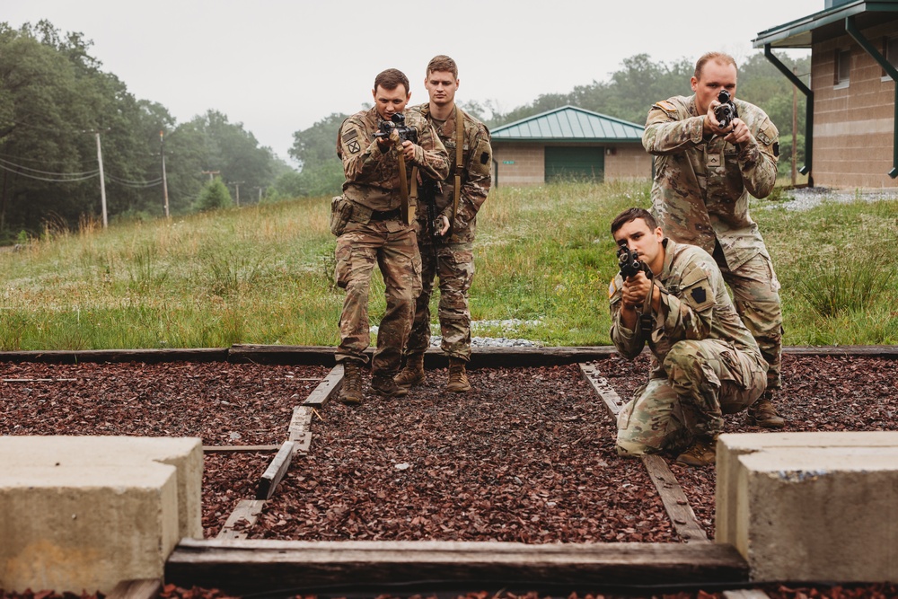Bravo Company, 1-112 IN BN Conducts Training at Live Fire Shoot House Complex