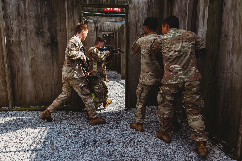 Bravo Company, 1-112 IN BN Conducts Training at Live Fire Shoot House Complex