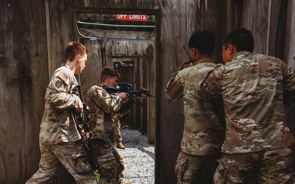 Bravo Company, 1-112 IN BN Conducts Training at Live Fire Shoot House Complex
