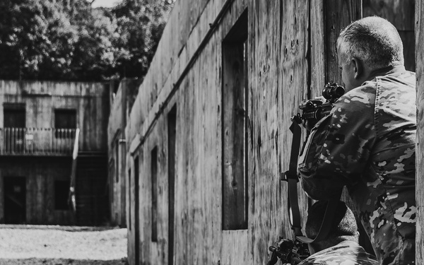 Bravo Company, 1-112 IN BN Conducts Training at Live Fire Shoot House Complex