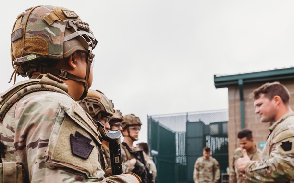 Bravo Company, 1-112 IN BN Conducts Training at Live Fire Shoot House Complex