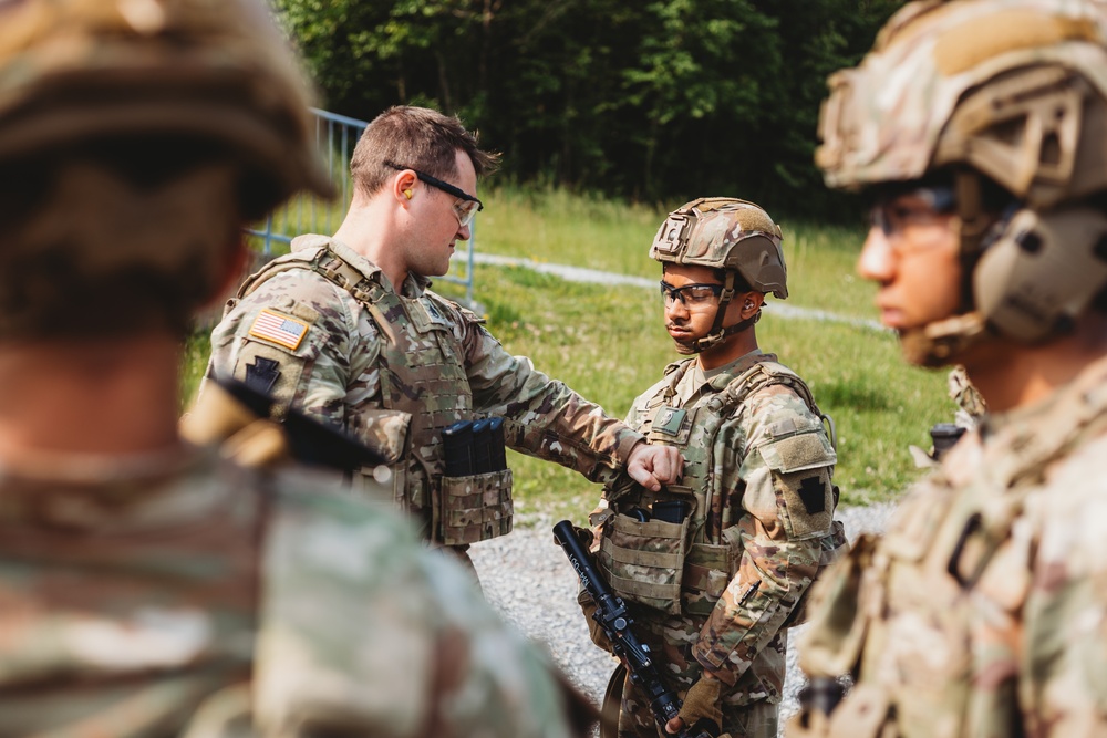 Bravo Company, 1-112 IN BN Conducts Training at Live Fire Shoot House Complex