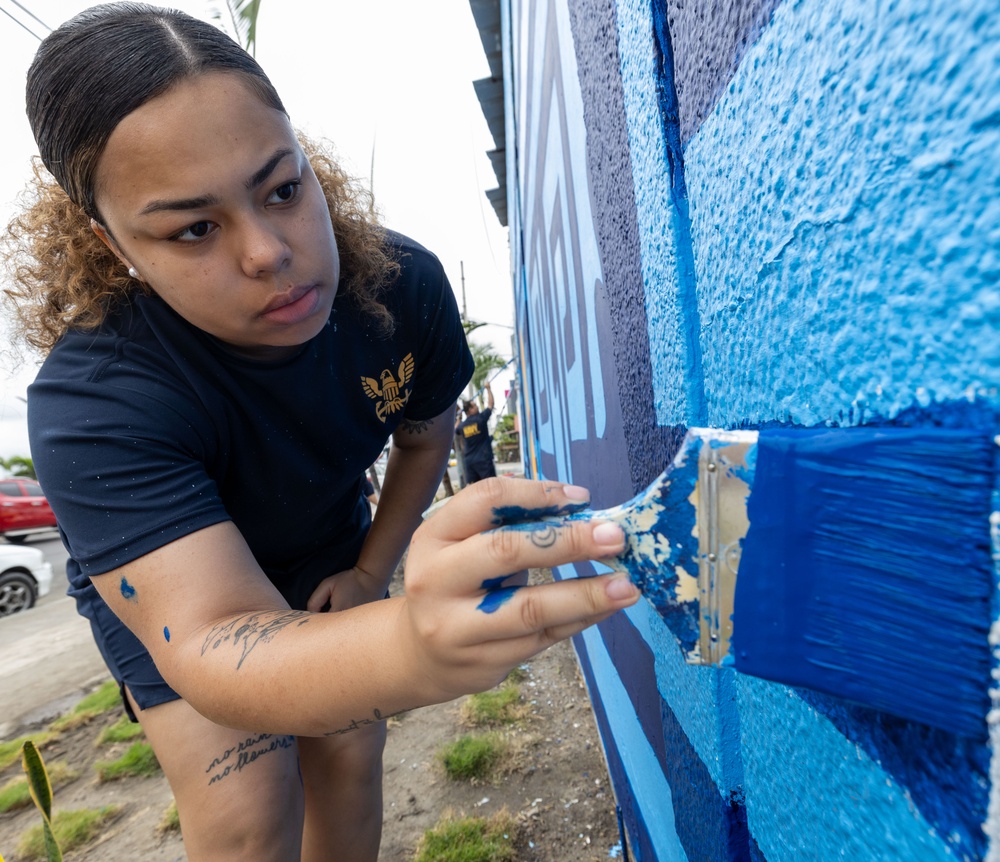 Sailors Paint Mural in Ecuador