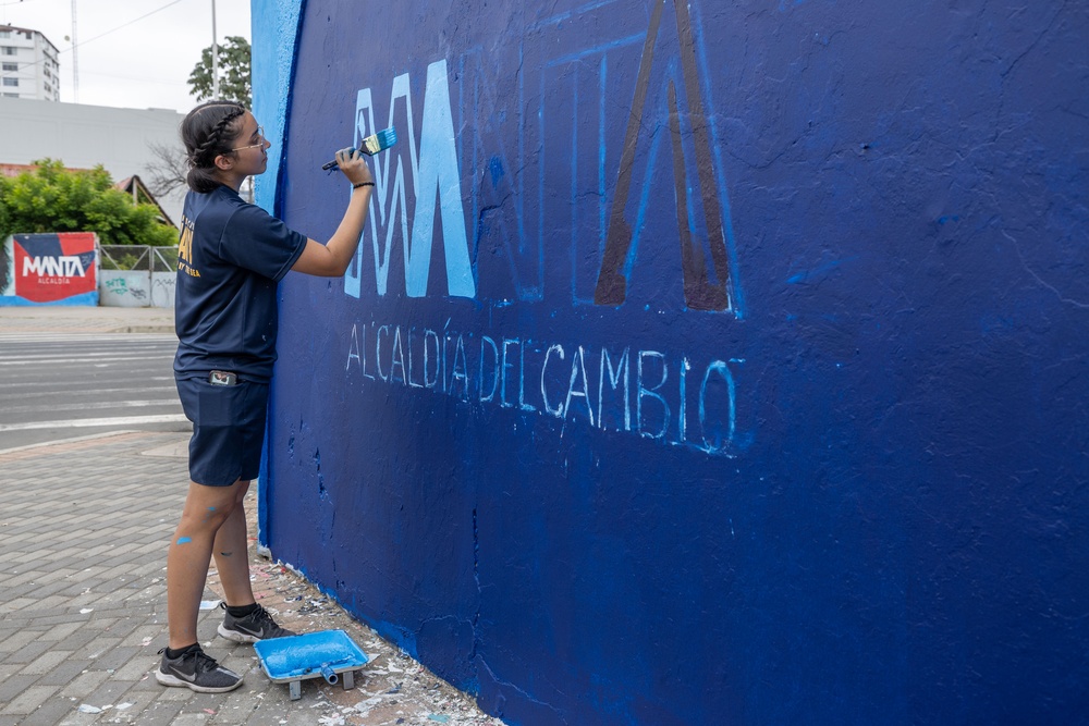 Sailors Paint Mural in Ecuador
